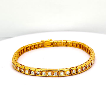 750YG Tennis Diamond Bracelet, Length 17.50cm